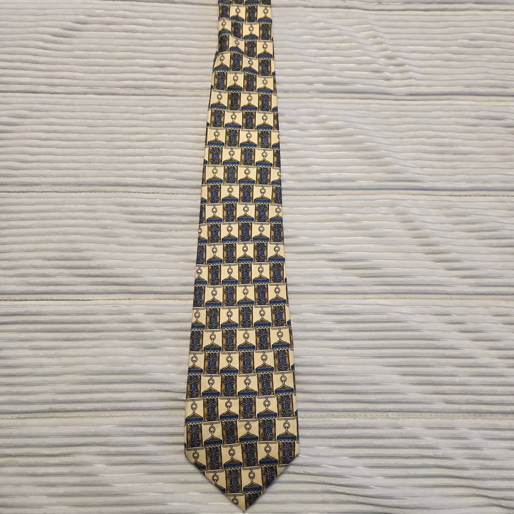 Elegant Patterned Tie in Blue and Cream